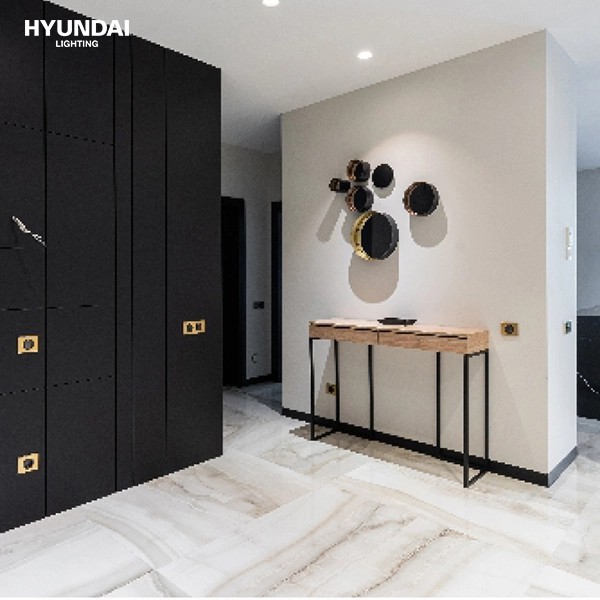 Panel Lights with Wide Exposure Area for Efficient Lighting